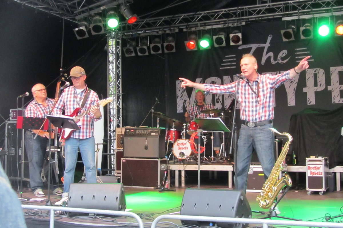 F 2016 07 16 08 LP Rathausplatz.JPG